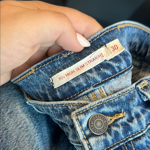 Levi's High Rise Blue Jeans - Picture 5 of 11